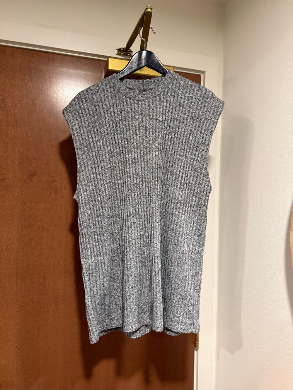 Asos Women's Sleeveless Gray Sweater Size Large